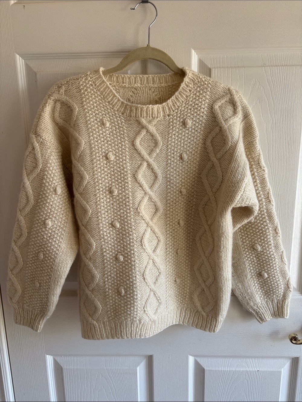Vintage hand knitted celtic knot bubble knit cream pullover sweater. Size S/M